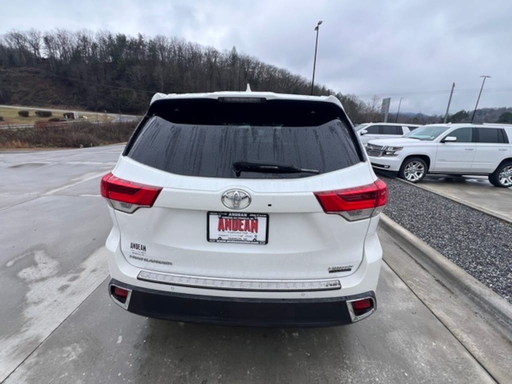 Used 2017 Toyota Highlander Limited SUV
