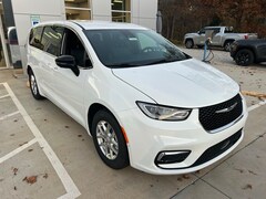 2026 Chrysler Pacifica SELECT Passenger Van