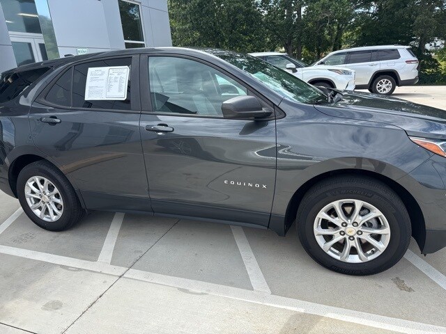 2020 Chevrolet Equinox LS photo 3