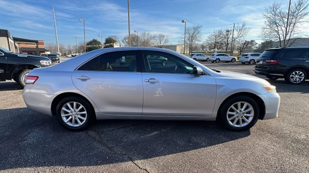 Used 2011 Toyota Camry SE Sedan
