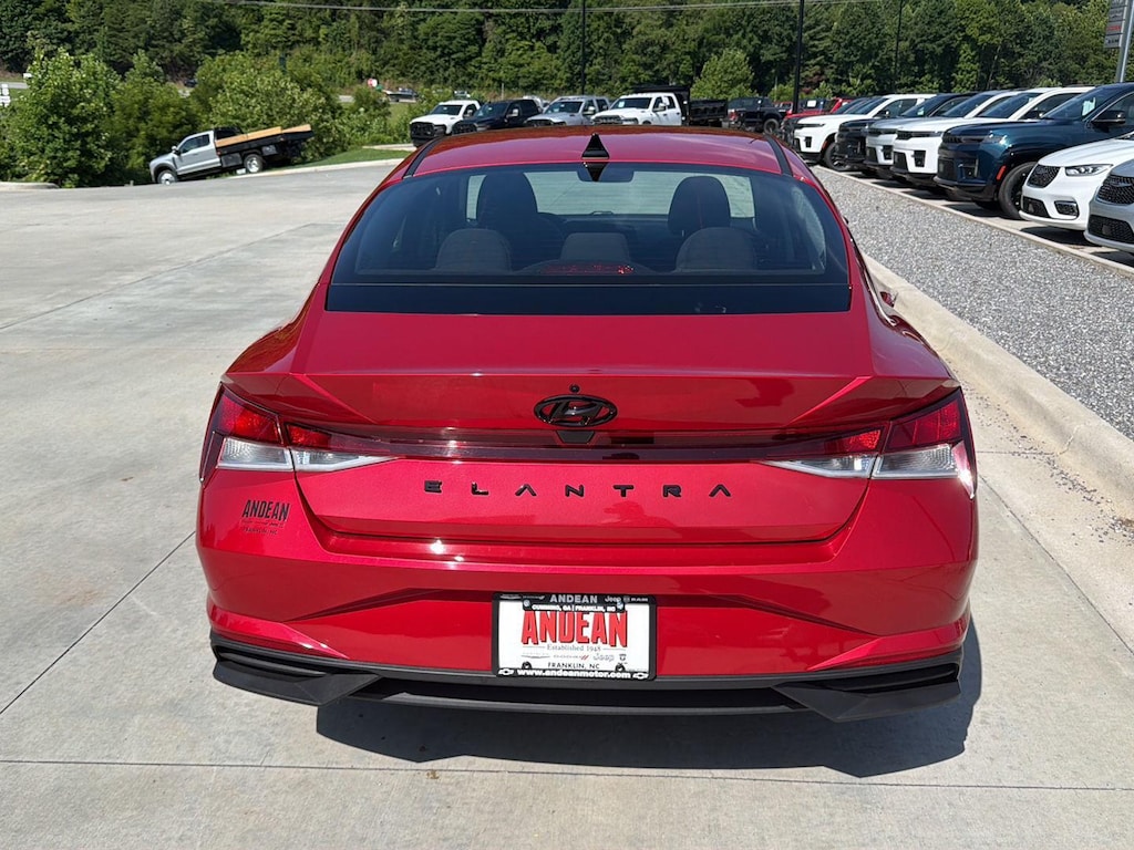 Used 2023 Hyundai Elantra SE Sedan