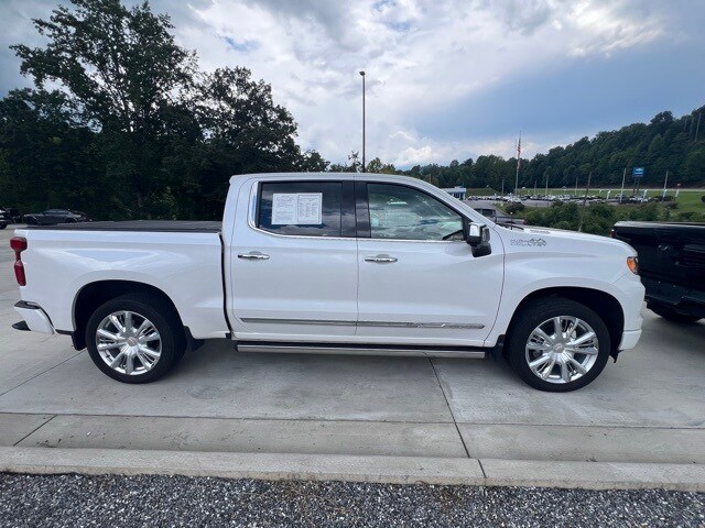 2024 Chevrolet Silverado 1500 High Country photo 2