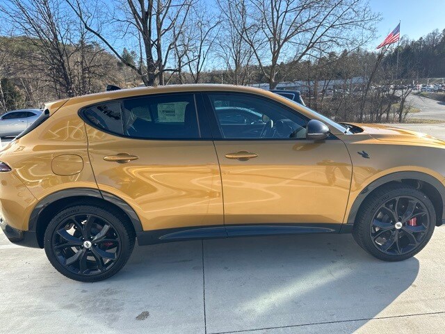 2024 Dodge Hornet R/T photo 3