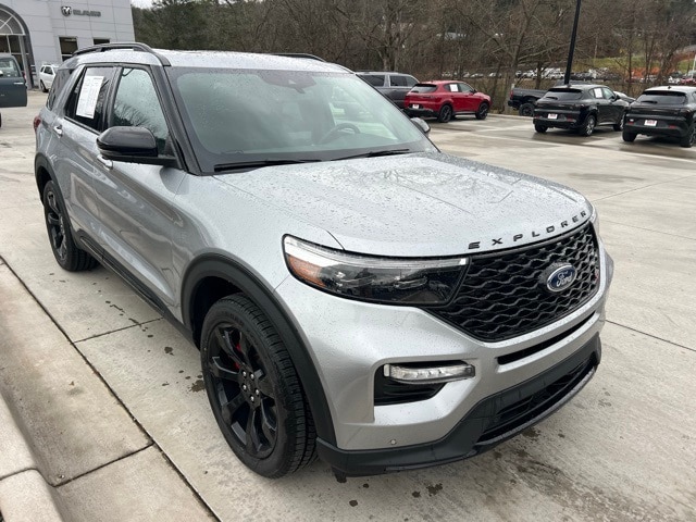 2023 Ford Explorer ST's photo