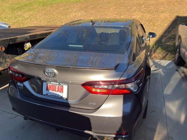 2022 Toyota Camry SE photo 4