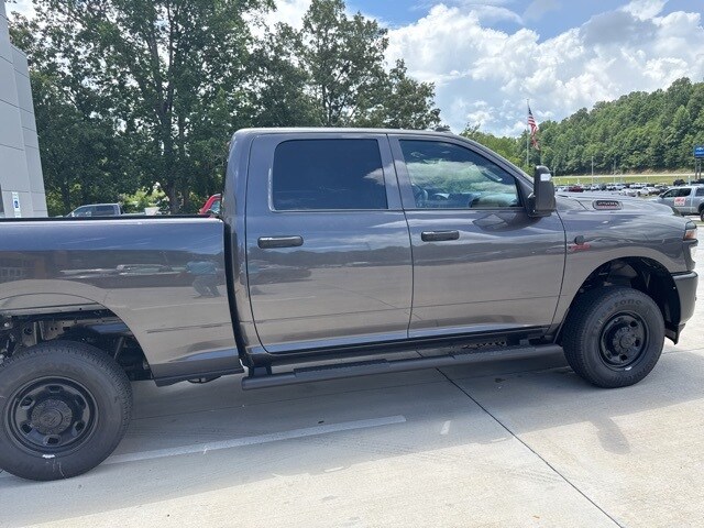 2025 Ram 2500 Tradesman photo 4