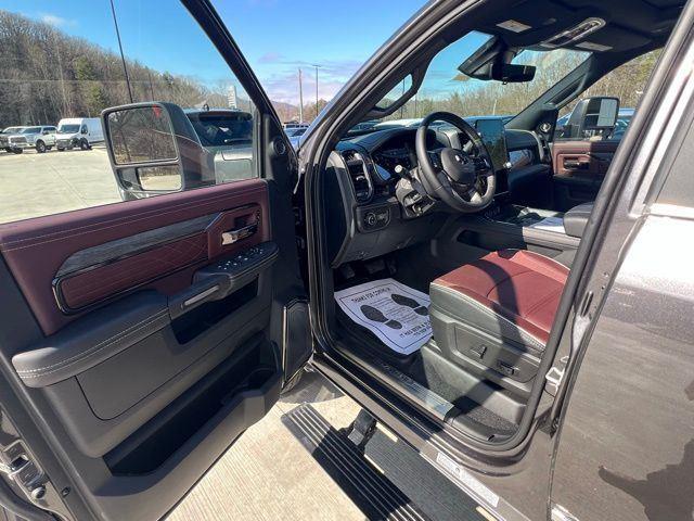 2025 RAM 3500 Limited - Photo 10