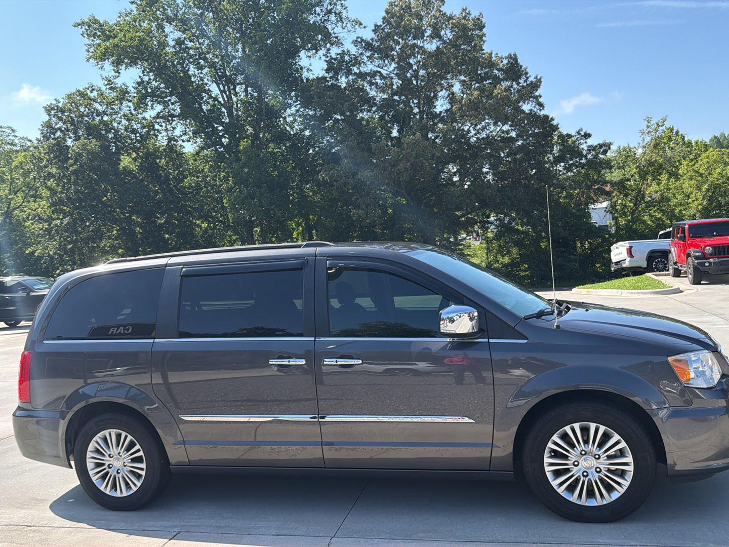 Used 2015 Chrysler Town & Country Touring-L with VIN 2C4RC1CG2FR582582 for sale in Franklin, NC