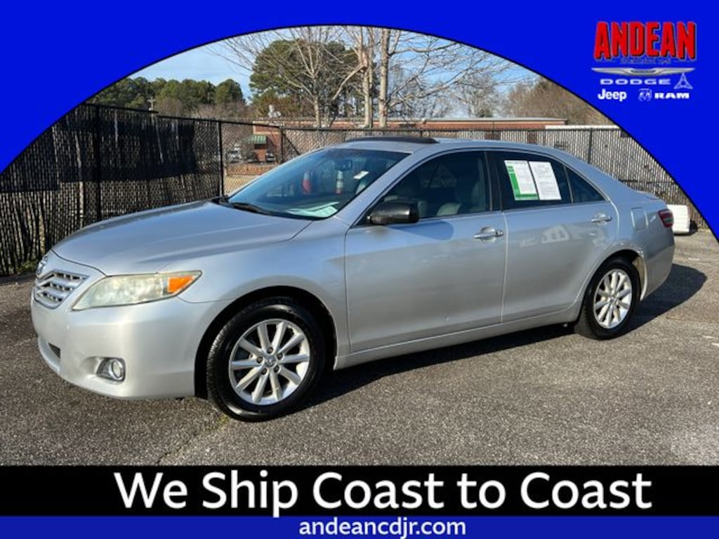 Used 2011 Toyota Camry SE Sedan