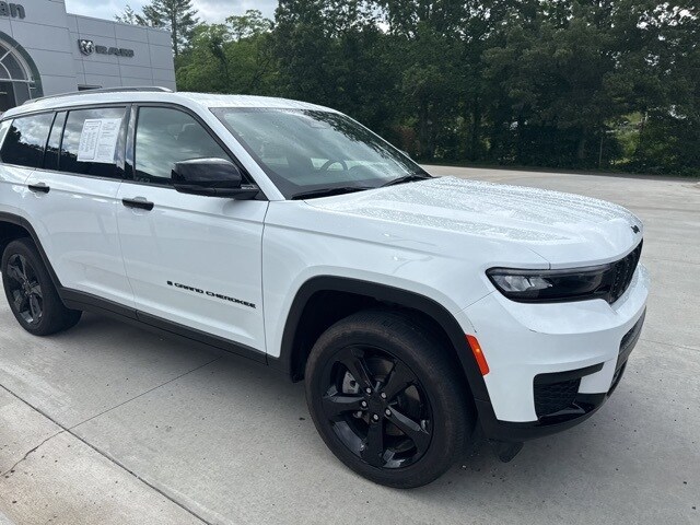 Used 2024 Jeep Grand Cherokee L Altitude with VIN 1C4RJKAG4R8528067 for sale in Franklin, NC