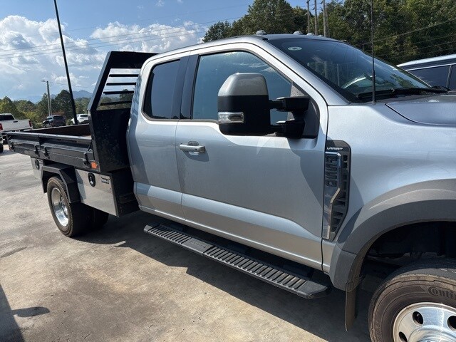 2023 Ford F-550 photo 2