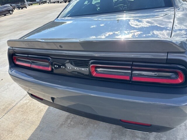 2017 Dodge Challenger SXT photo 4