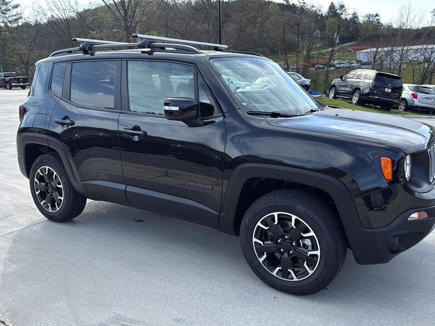 View vehicle photo 2