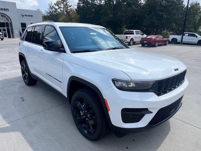 2025 Jeep Grand Cherokee Altitude's photo