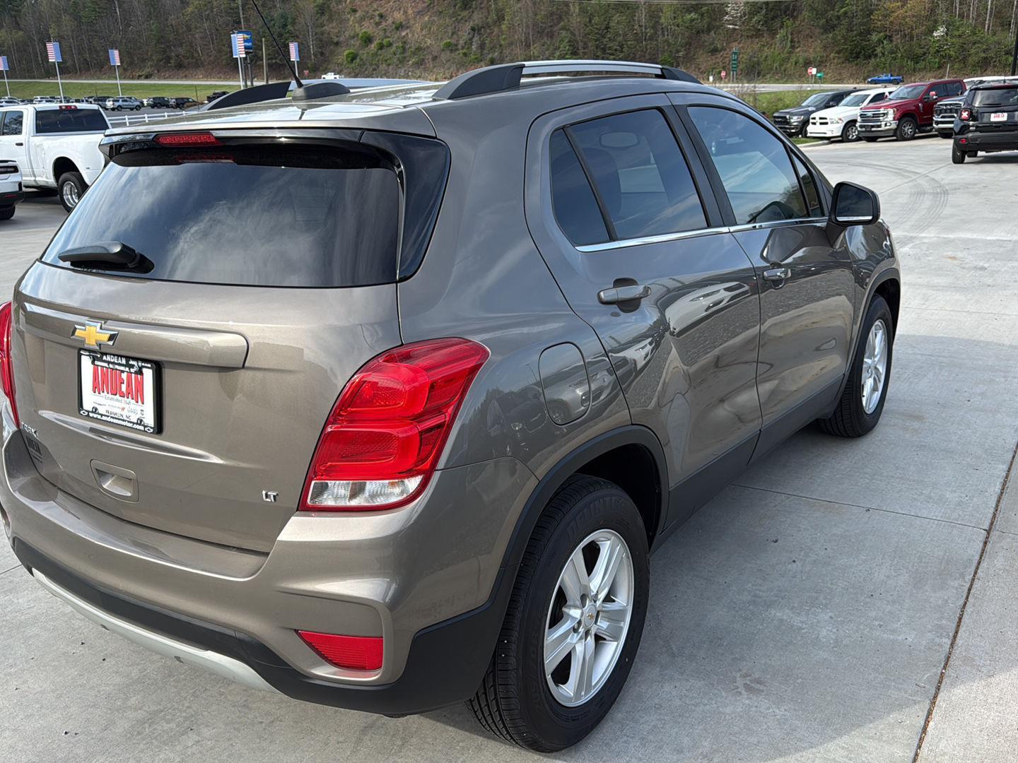 View vehicle photo 6