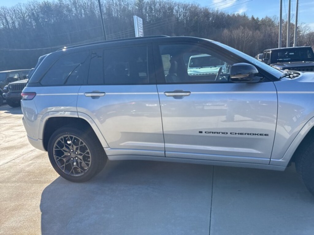New 2025 Jeep Grand Cherokee SUMMIT 4X4 Sport Utility