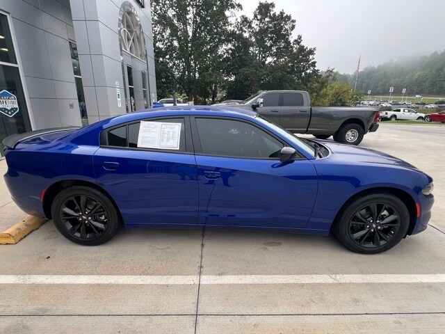 2022 Dodge Charger SXT photo 2