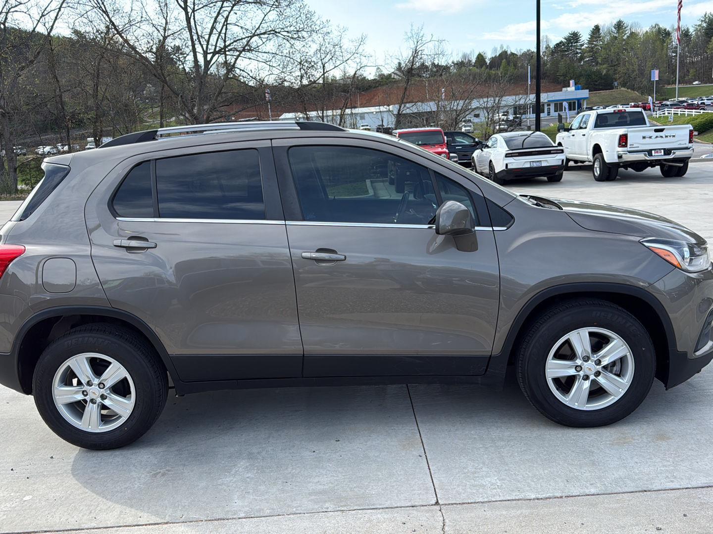 View vehicle photo 4