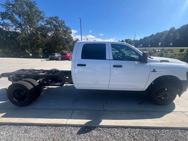 2026 Ram 3500 Tradesman photo 2