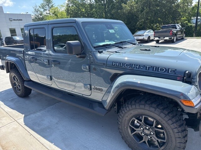 2025 Jeep Gladiator Sport photo 2