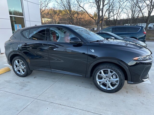 2024 Dodge Hornet R/T Plus photo 2