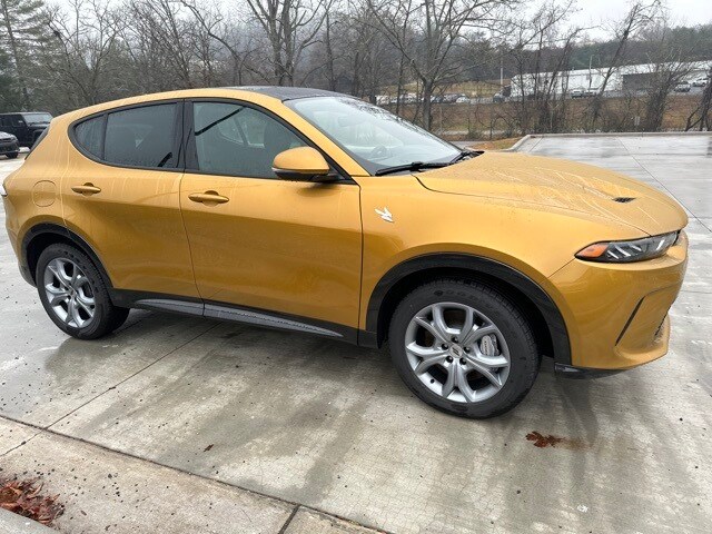 2024 Dodge Hornet R/T Plus photo 2