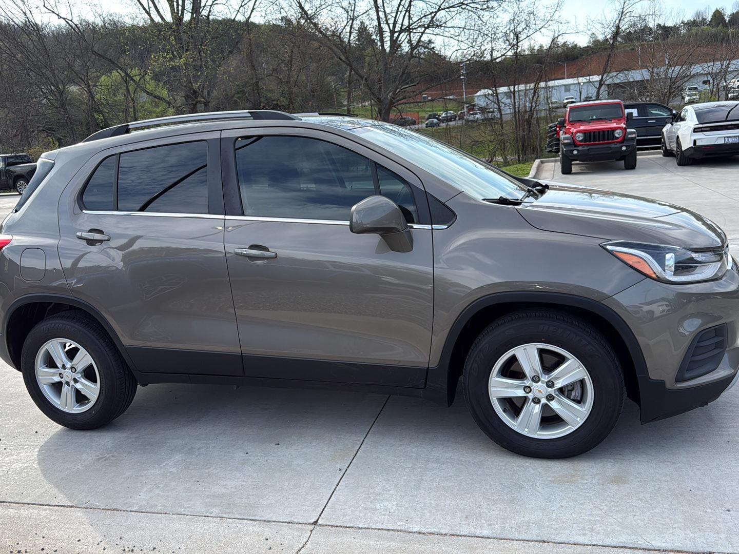 View vehicle photo 3