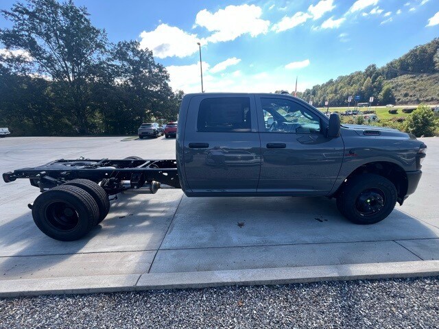2026 Ram 3500 Tradesman photo 2