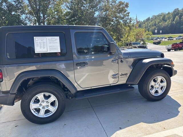 2022 Jeep Wrangler Sport S photo 4