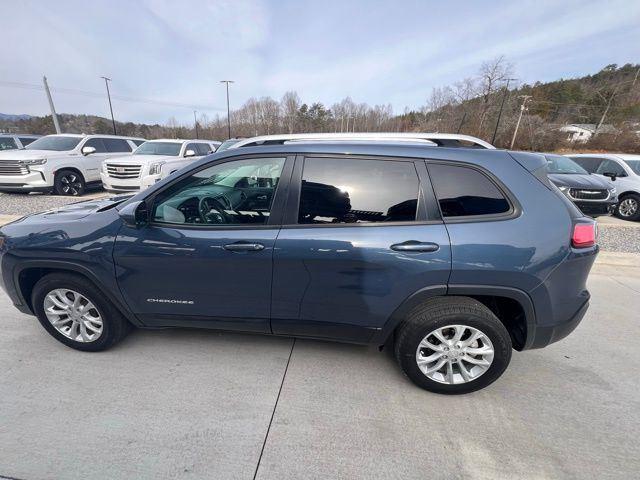 View vehicle photo 6