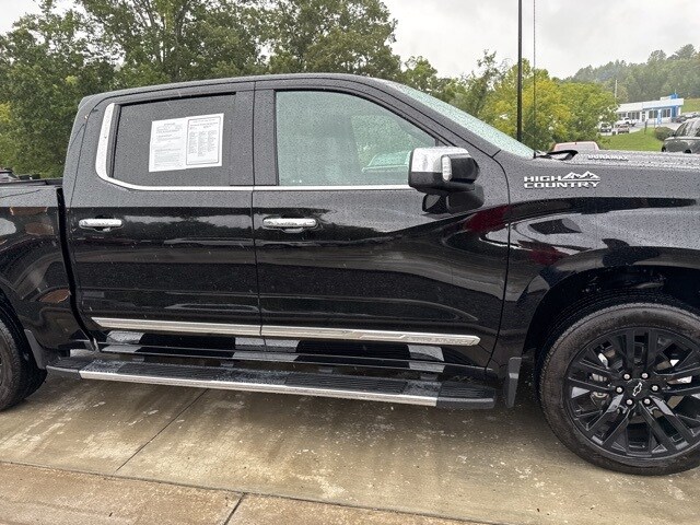 2024 Chevrolet Silverado 1500 High Country photo 2