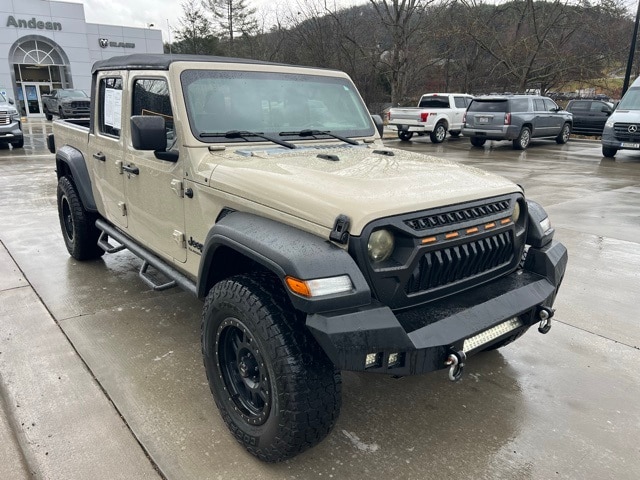 2020 Jeep Gladiator Sport S's photo