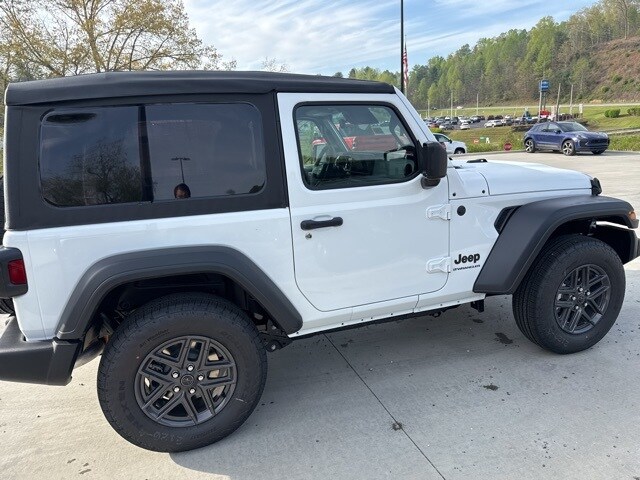 2025 Jeep Wrangler Sport S photo 4