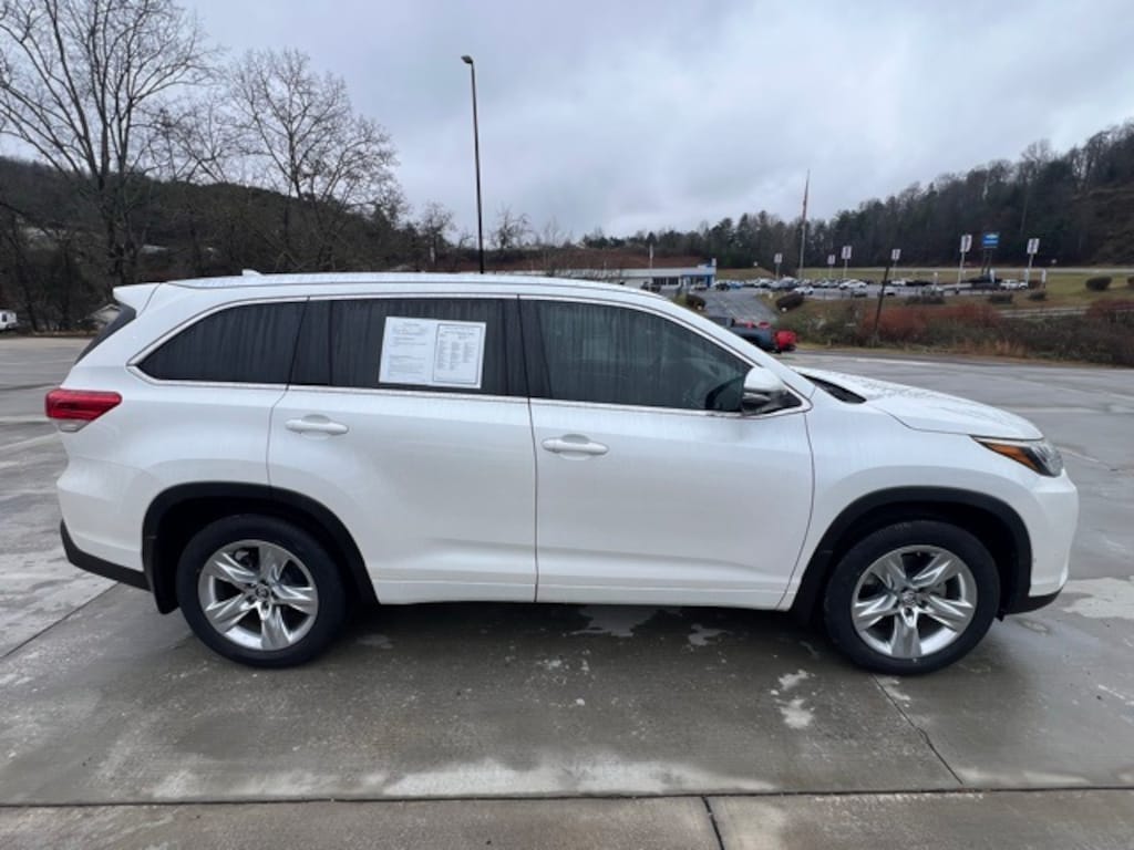Used 2017 Toyota Highlander Limited SUV