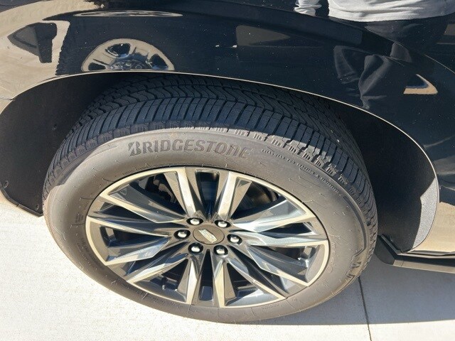 2024 Cadillac Escalade ESV Sport Platinum photo 3