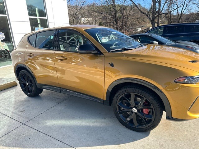 2024 Dodge Hornet R/T photo 2