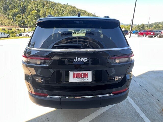 2025 Jeep Grand Cherokee Limited photo 3