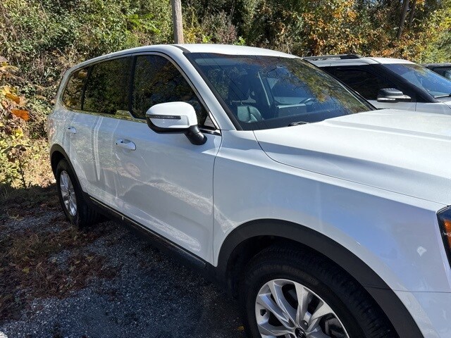 2020 Kia Telluride LX photo 2