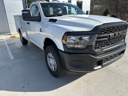 2024 Ram 3500 Chassis Cab 3500 TRADESMAN CHASSIS REGULAR CAB 4X4 60' CA Pickup