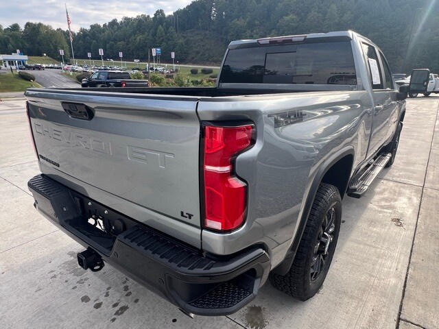 2025 Chevrolet Silverado 2500HD LT photo 3