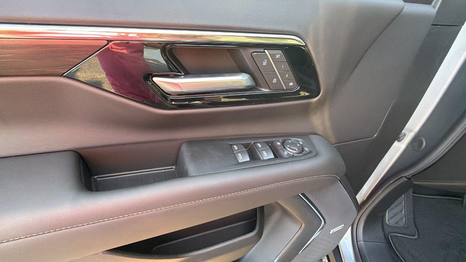 2026 Chevrolet Suburban Z71 - Photo 15