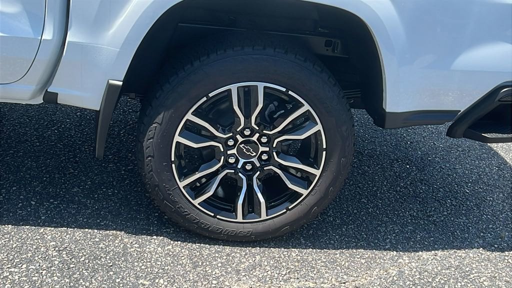 2025 Chevrolet Colorado Z71 - Photo 9