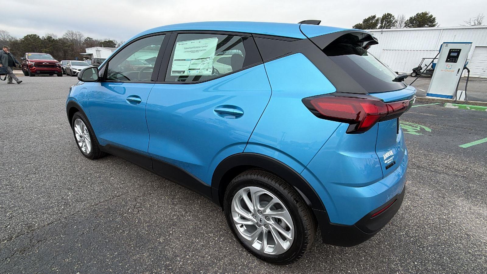 2027 Chevrolet Bolt LT - Photo 7
