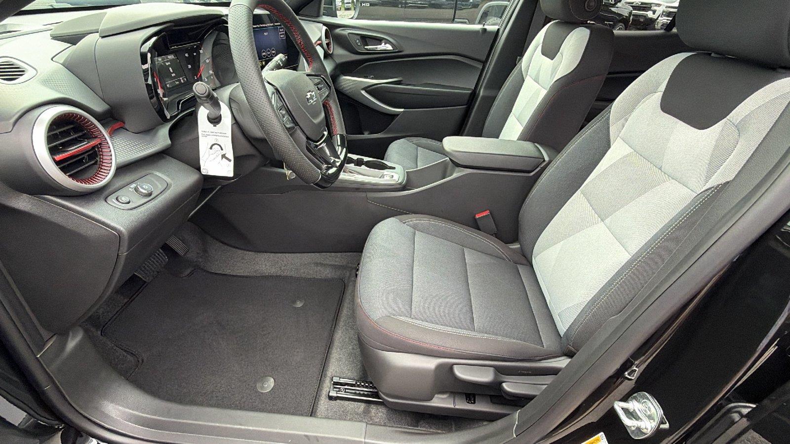 2026 Chevrolet Trax RS - Photo 13