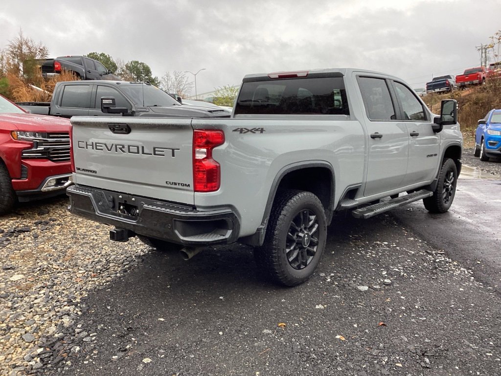 2025 Chevrolet Silverado 2500HD Custom photo 3