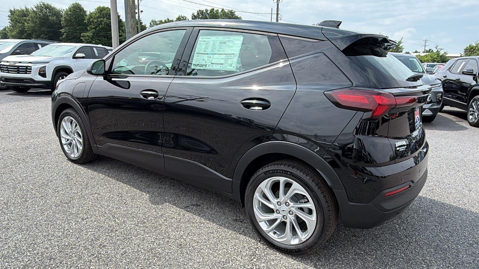 2027 Chevrolet Bolt LT - Photo 7