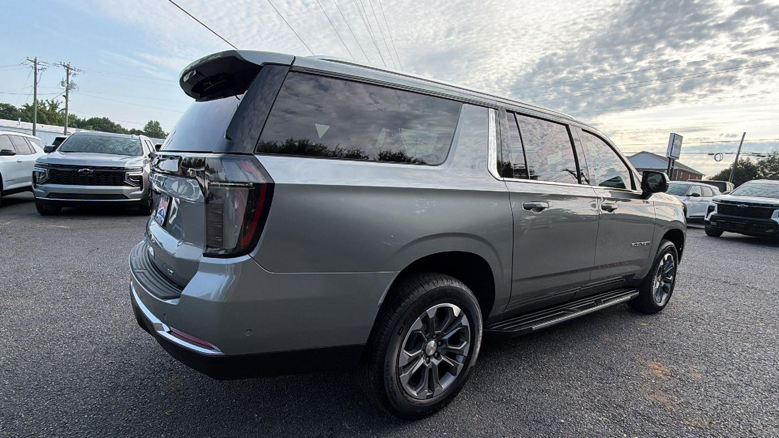 2026 Chevrolet Suburban LT - Photo 8