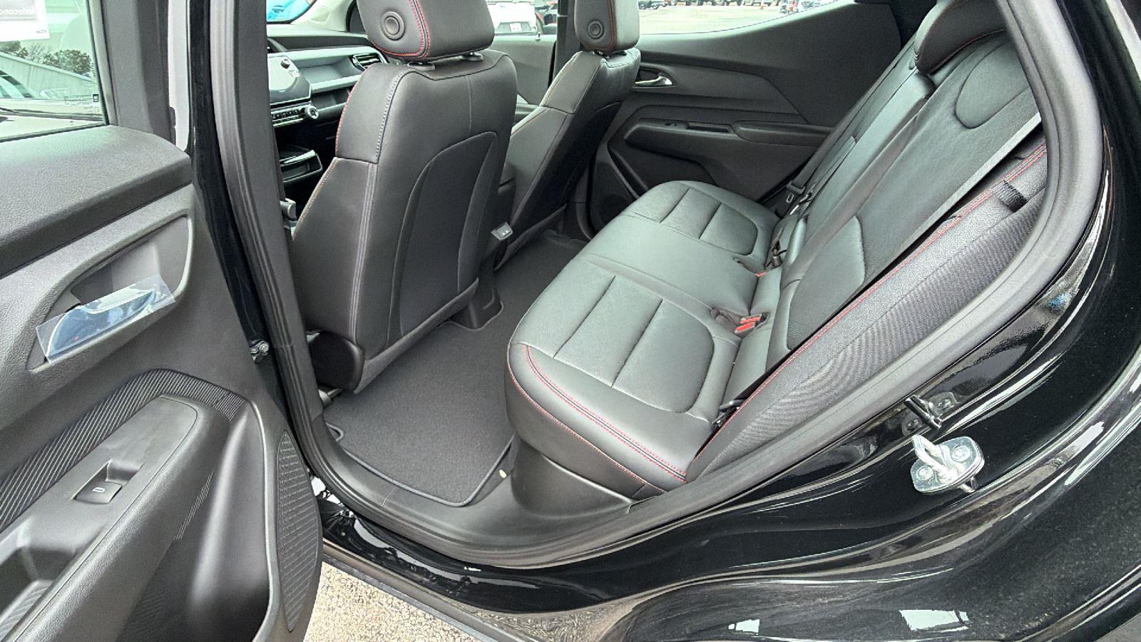 2027 Chevrolet Bolt RS - Photo 17