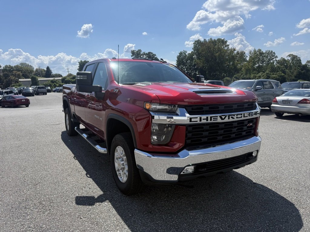2022 Chevrolet Silverado 2500HD LT photo 2