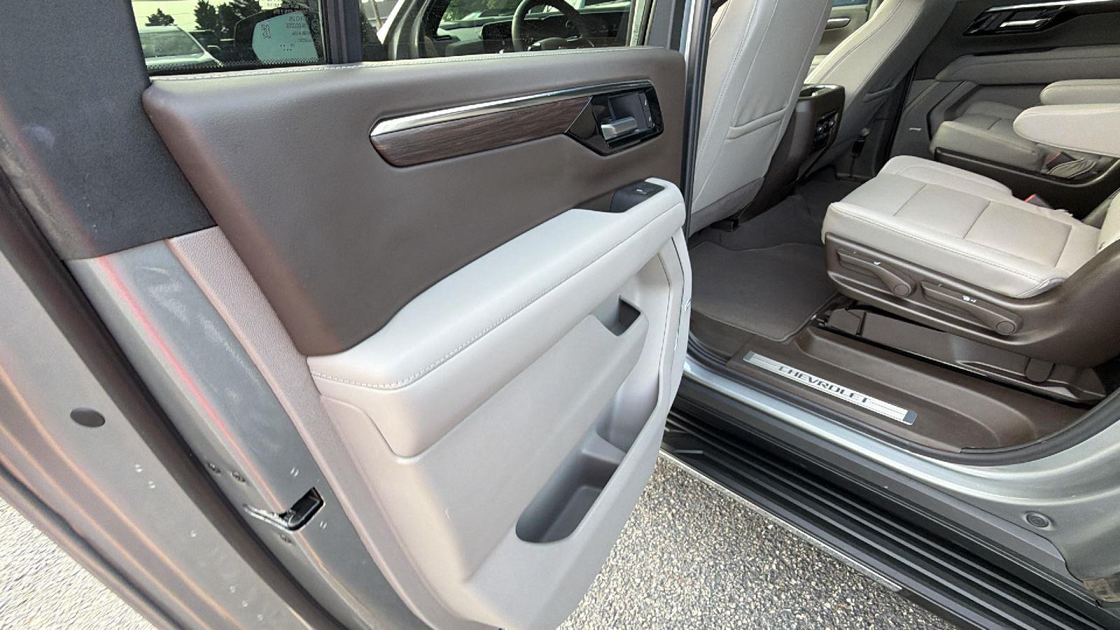 2026 Chevrolet Suburban LT - Photo 17